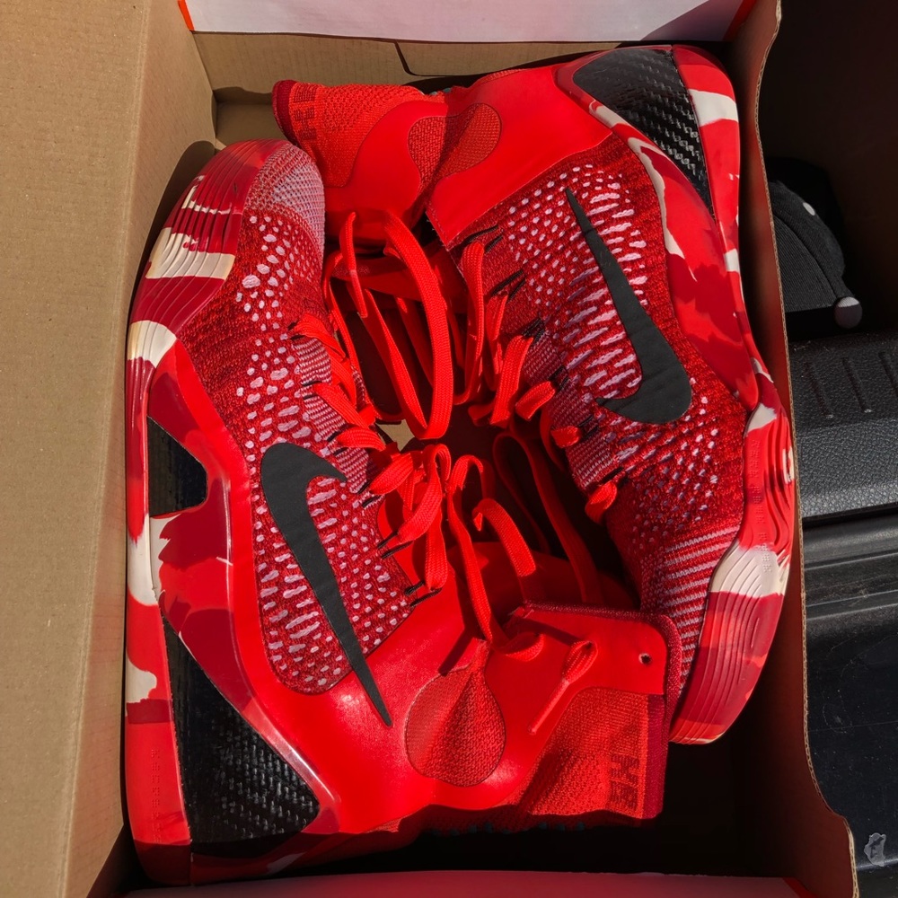 Kobe Christmas Basketball Shoes.